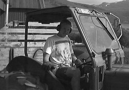 Olaussen junior er godt vant med noe som s�r mellom f�ttene...